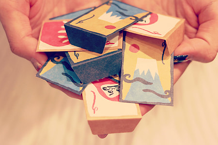 paper arts on hand thumbnail