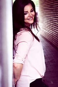 woman leaning on wall thumbnail