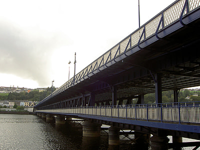 Craigavon Bridge in Derry, Ireland thumbnail