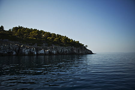 body of water beside island thumbnail