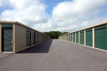 brown and green garage lot thumbnail