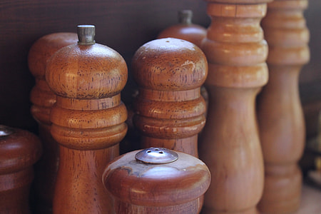selective focus photography of pepper mill thumbnail