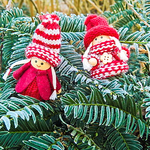 two knit dolls thumbnail