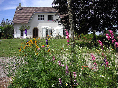 white concrete house thumbnail