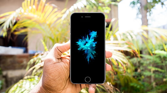 person holding space gray iPhone 6 thumbnail