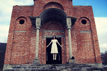 floating woman photography thumbnail