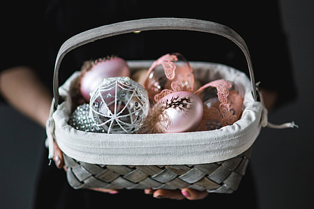 Round dinner table decorated with easter motifs thumbnail