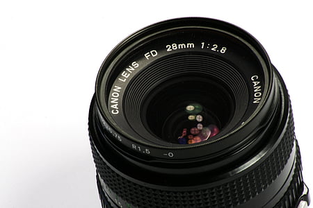 black Canon lens FD 28mm 1:2.8 thumbnail