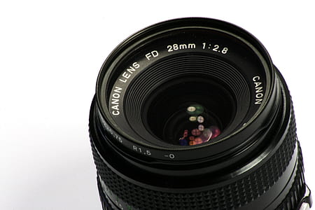 black Canon Lens FD 28mm 1:2.8 camera lens thumbnail