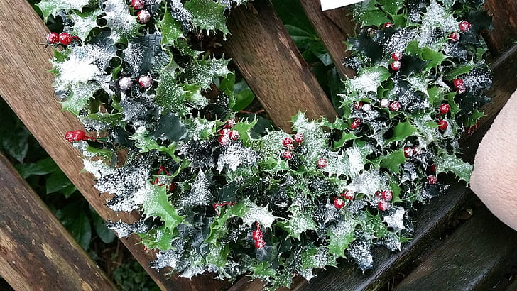 green and red artificial flowers wreath