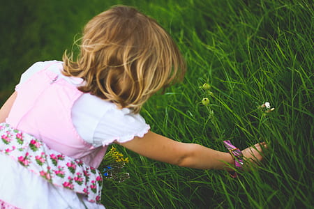 Little girl breaks the flowers thumbnail