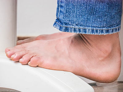close-up photo of human feet thumbnail