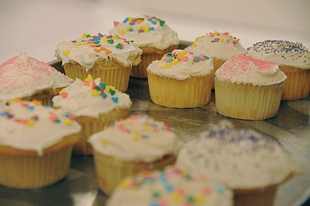 bunch of cupcakes thumbnail