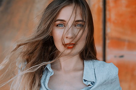 woman wearing gray button shirt thumbnail