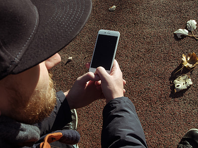 person holding iPhone 6 displaying black screen thumbnail