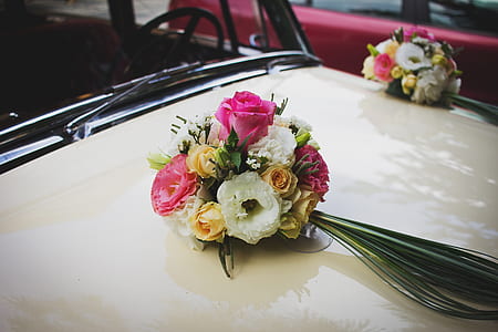 selective focus photography of flower bouquet thumbnail