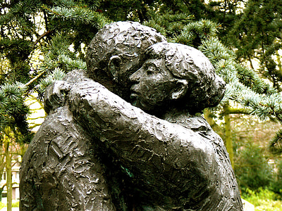 man and woman hugging statue thumbnail