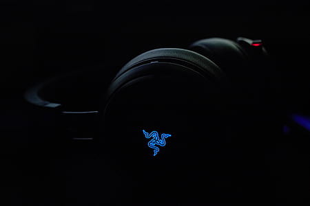 black Razer headphones thumbnail