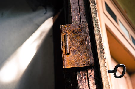 rusty door hinge thumbnail