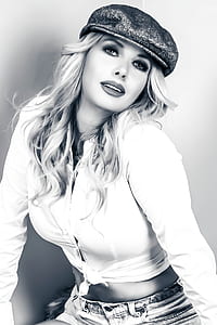 grayscale photo of a woman thumbnail