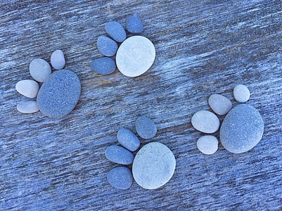 gray and white stone fragments thumbnail