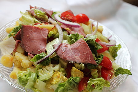 raw meat on vegetable salad thumbnail