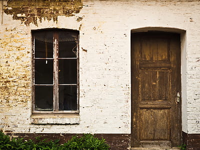 photograph of house with closed door and window thumbnail