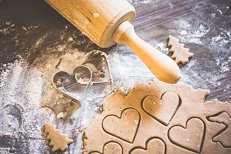 Preparing Christmas Sweets: Lovely Hearts thumbnail