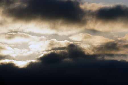 gray and beige sky during daytime thumbnail
