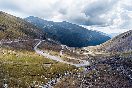 Transfagarasan Road Valley Between the Mountains thumbnail