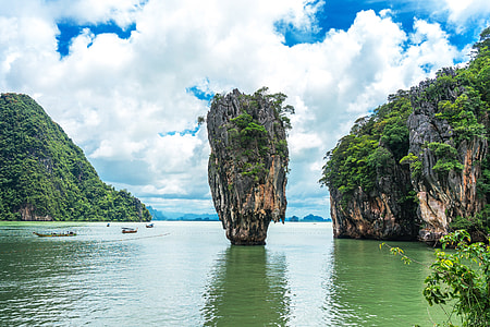 Dramatic rocks and cliffs on the coast of tropical Thailand thumbnail