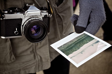 person holding photo thumbnail