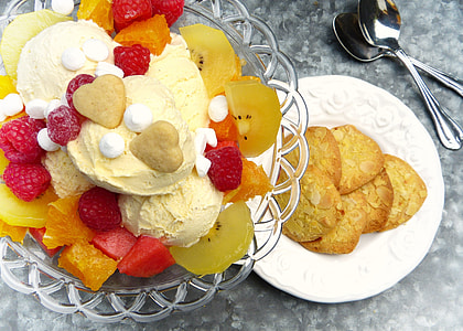 cookie and strawberry fruits thumbnail