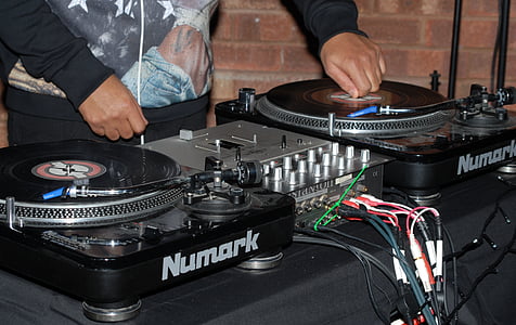 man using terminal mixer thumbnail