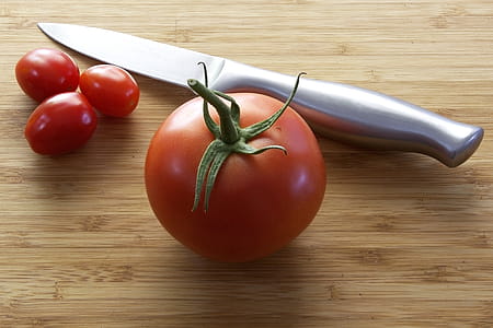 Tomatoes Near Knife thumbnail