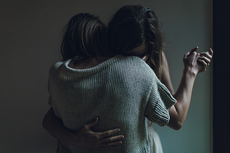 Sisters saying goodbye thumbnail