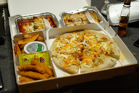 Pizza Box lunch with lasagna and chicken strips thumbnail