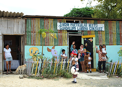 people standing on Jardin Particular Mixto Guadalupe Larriva Gonzalez school thumbnail