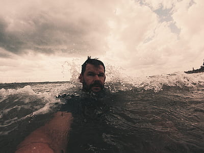 Men's on the Sea While Under the White Clouds thumbnail