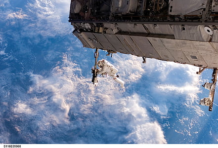 photograph of spaceship on outer space thumbnail