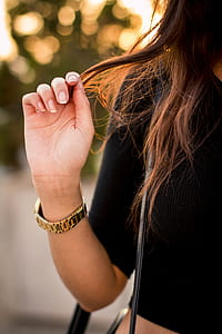 shallow focus photography of woman's black hair thumbnail