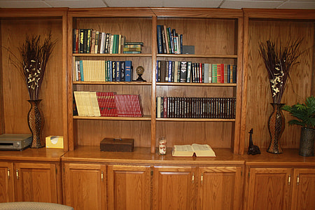 books in shelf thumbnail