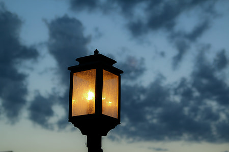 lighted post lamp thumbnail