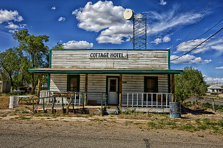 Cottage Hotel landscape photography thumbnail