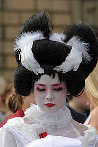 woman in geisha costume thumbnail