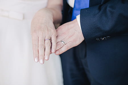 woman and man wearing rings thumbnail
