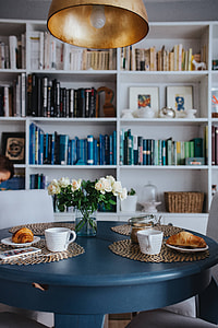 Round breakfast table with white flowers and golden coffee mats thumbnail
