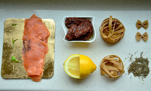 lemon with meat and pasta thumbnail
