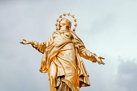 bronze-colored statue thumbnail