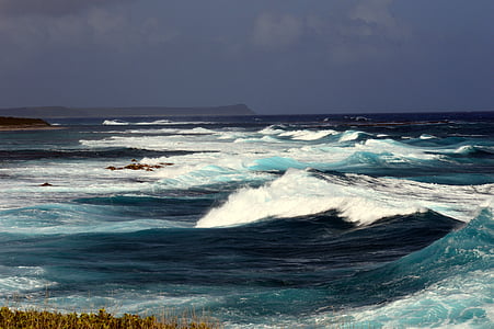 sea waves during daytime thumbnail